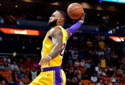 浓眉哥三巨头联手，逆转取胜得分突破，爆发新星冲击季后赛！的简单介绍-半岛体育注册网址